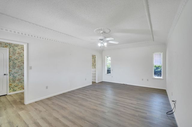 1105 Greenbriar Lane, Arlington, TX 76013