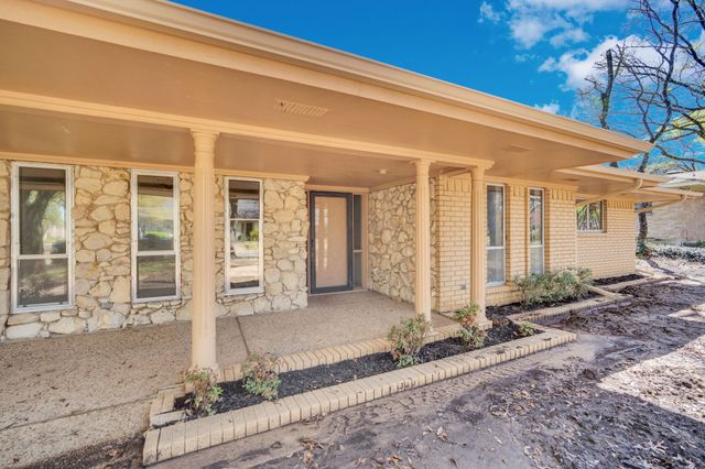 1105 Greenbriar Lane, Arlington, TX 76013