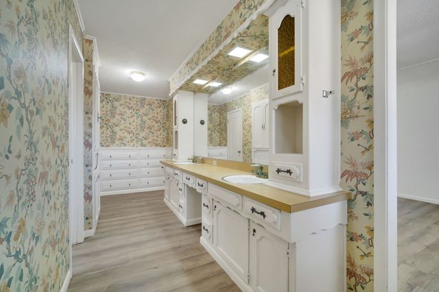 1105 Greenbriar Lane, Arlington, TX 76013