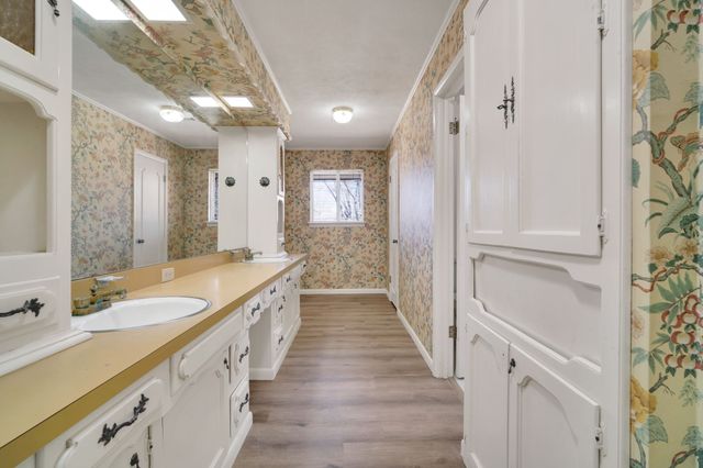 1105 Greenbriar Lane, Arlington, TX 76013