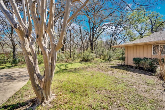 1105 Greenbriar Lane, Arlington, TX 76013