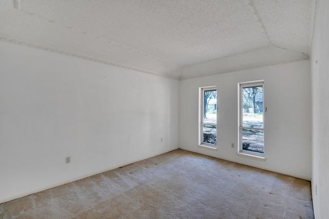 1105 Greenbriar Lane, Arlington, TX 76013