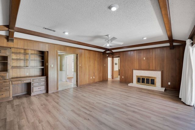 1105 Greenbriar Lane, Arlington, TX 76013