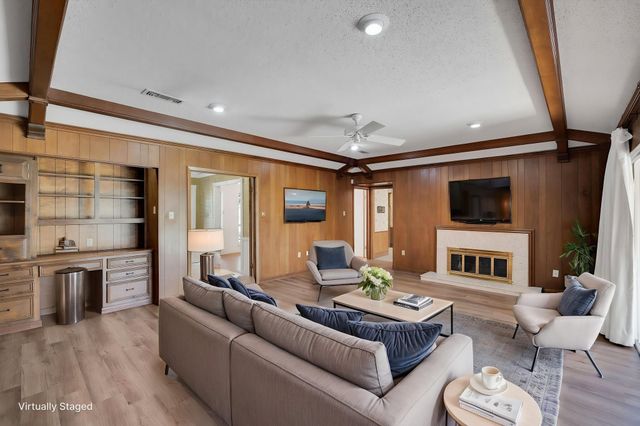 1105 Greenbriar Lane, Arlington, TX 76013