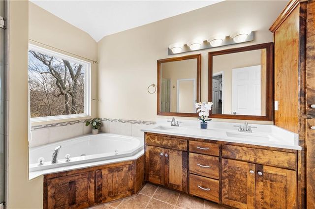 545 S Minter Road, Grain Valley, MO 64029