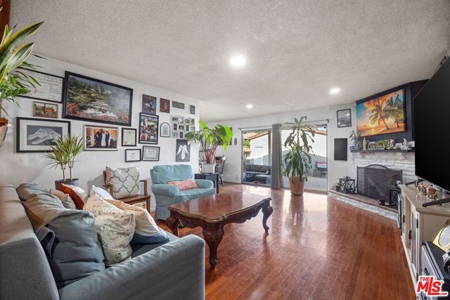 14817 Saticoy Street, Van Nuys, CA 91405