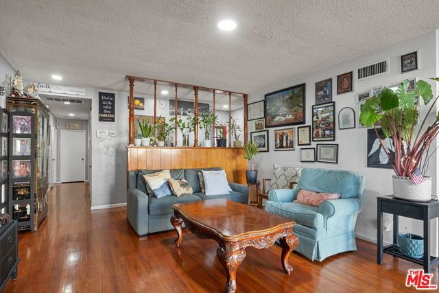 14817 Saticoy Street, Van Nuys, CA 91405