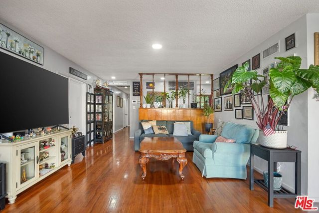 14817 Saticoy Street, Van Nuys, CA 91405