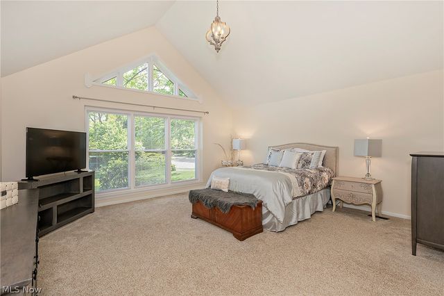 5766 Green Circle, Willoughby, OH 44094