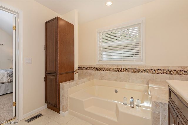 5766 Green Circle, Willoughby, OH 44094