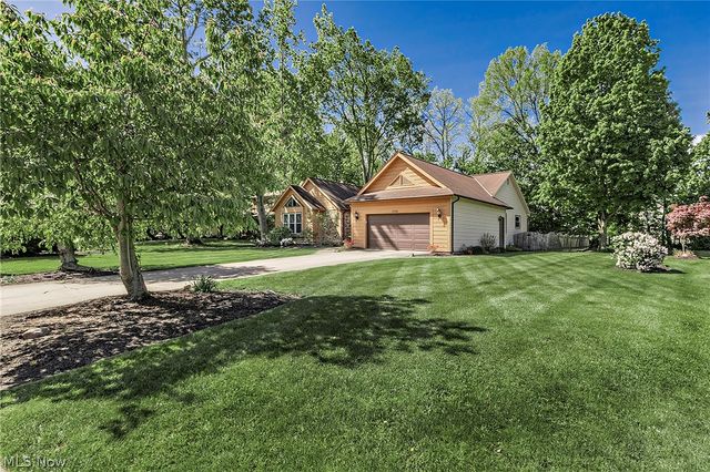 5766 Green Circle, Willoughby, OH 44094