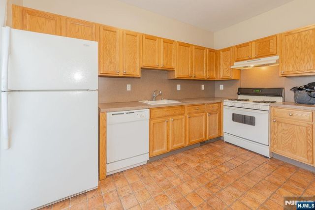 144 Stratford Drive 1045, Nutley, NJ 07110