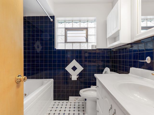 3860 N Oketo Avenue, Chicago, IL 60634
