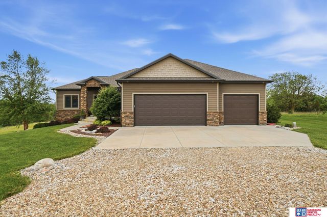 17550 Red Sunset Court, Bennet, NE 68317