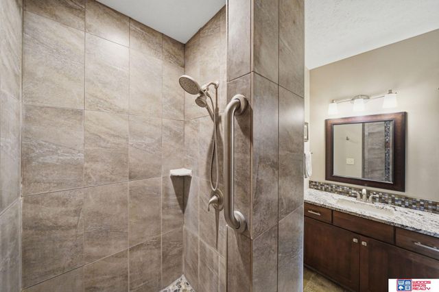 17550 Red Sunset Court, Bennet, NE 68317