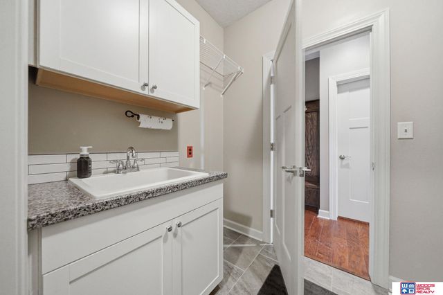 17550 Red Sunset Court, Bennet, NE 68317