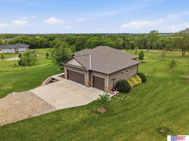 17550 Red Sunset Court, Bennet, NE 68317