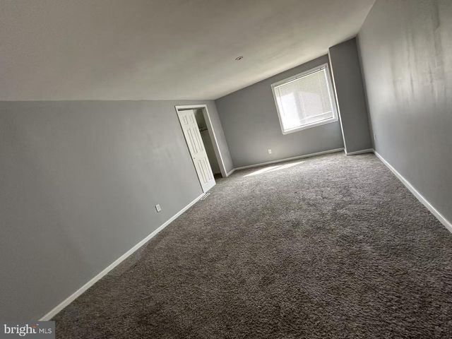 26 CORNWALL DR, Newark, DE 19711
