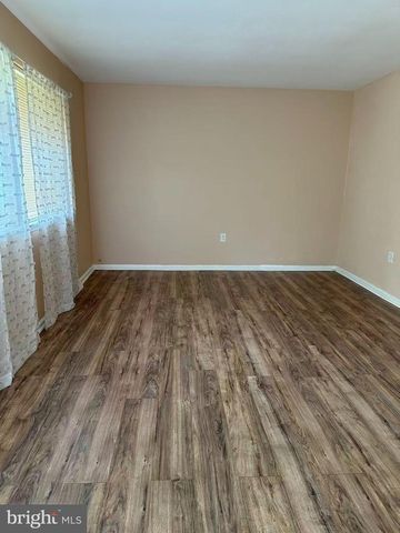 26 CORNWALL DR, Newark, DE 19711