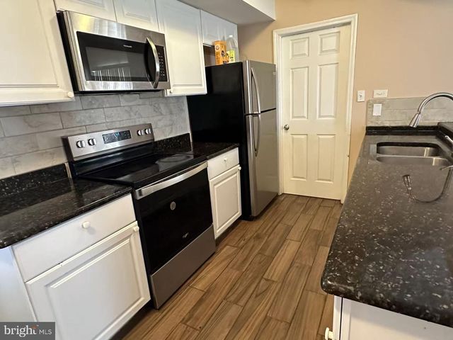 26 CORNWALL DR, Newark, DE 19711