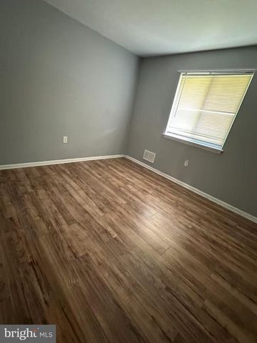 26 CORNWALL DR, Newark, DE 19711