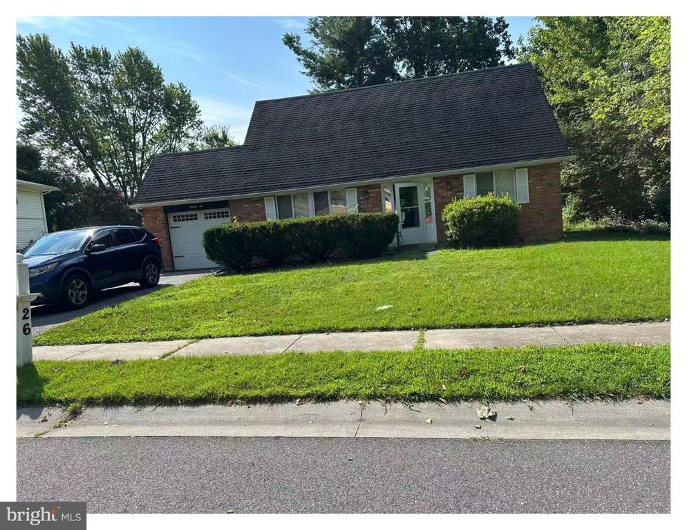 26 CORNWALL DR, Newark, DE 19711