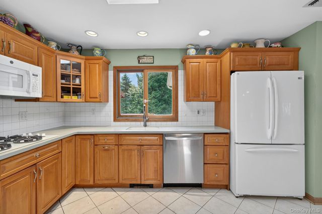 17 McGovern Drive, Garnerville, NY 10923