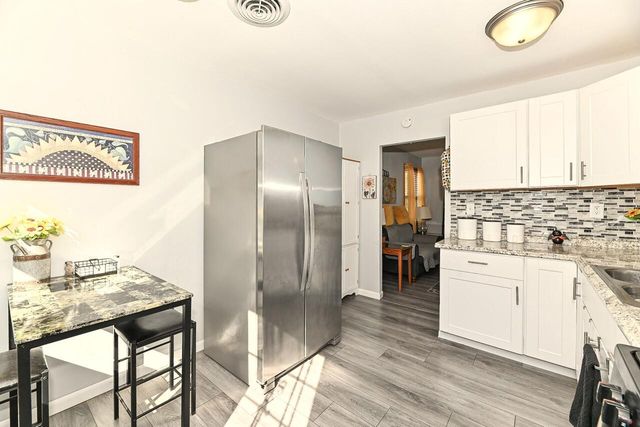 6829 W Kinnickinnic River PARKWAY, Milwaukee, WI 53219