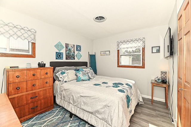 6829 W Kinnickinnic River PARKWAY, Milwaukee, WI 53219