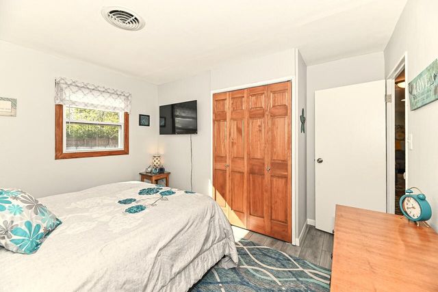 6829 W Kinnickinnic River PARKWAY, Milwaukee, WI 53219