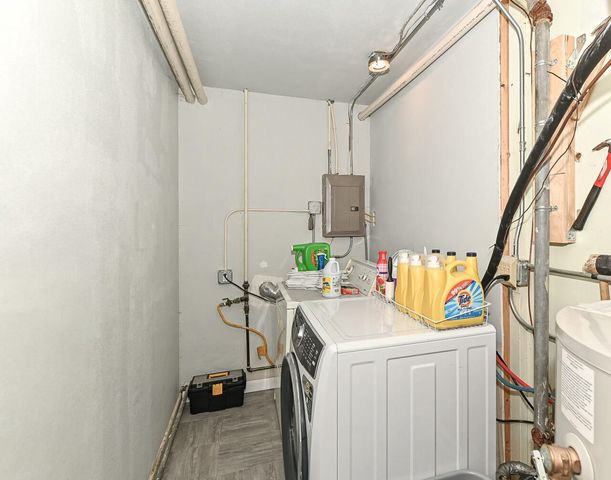 6829 W Kinnickinnic River PARKWAY, Milwaukee, WI 53219