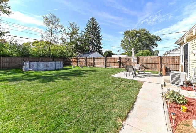 6829 W Kinnickinnic River PARKWAY, Milwaukee, WI 53219
