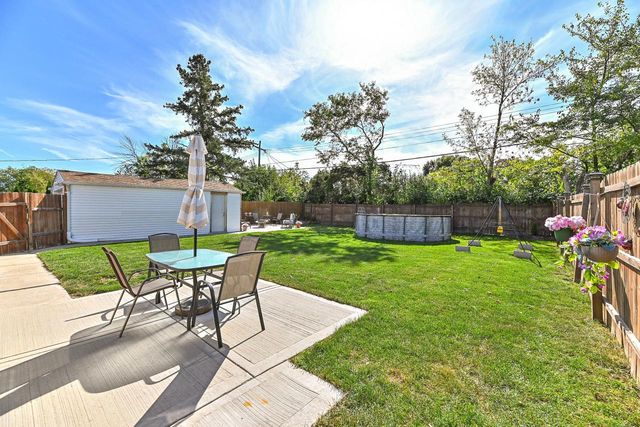 6829 W Kinnickinnic River PARKWAY, Milwaukee, WI 53219