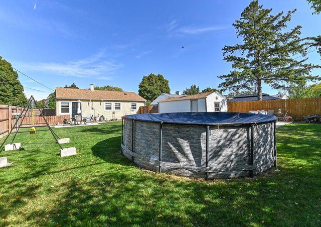 6829 W Kinnickinnic River PARKWAY, Milwaukee, WI 53219