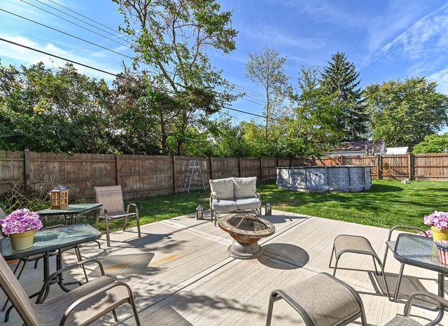 6829 W Kinnickinnic River PARKWAY, Milwaukee, WI 53219