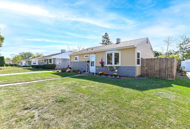 6829 W Kinnickinnic River PARKWAY, Milwaukee, WI 53219