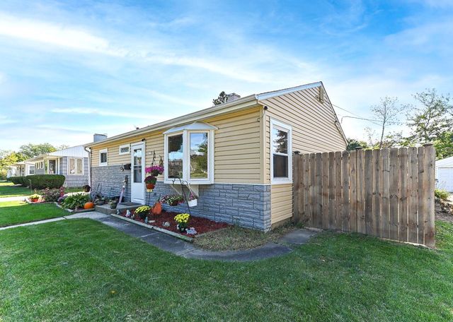 6829 W Kinnickinnic River PARKWAY, Milwaukee, WI 53219