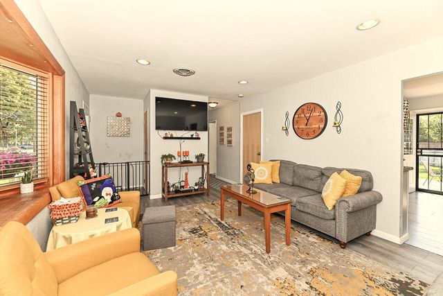 6829 W Kinnickinnic River PARKWAY, Milwaukee, WI 53219