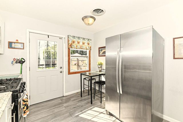 6829 W Kinnickinnic River PARKWAY, Milwaukee, WI 53219