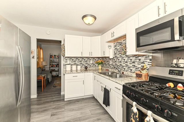 6829 W Kinnickinnic River PARKWAY, Milwaukee, WI 53219