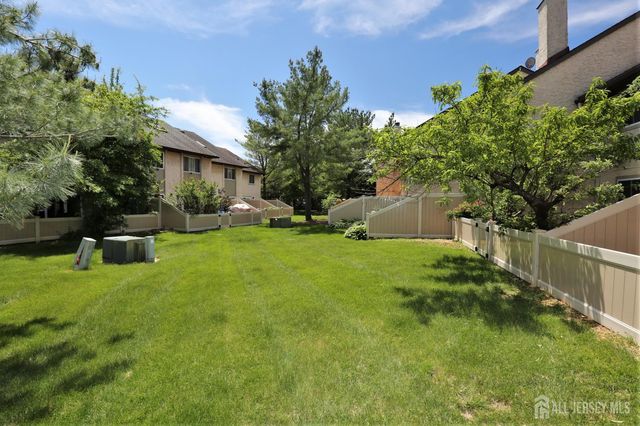 94 tennyson Drive 94, Plainsboro, NJ 08536