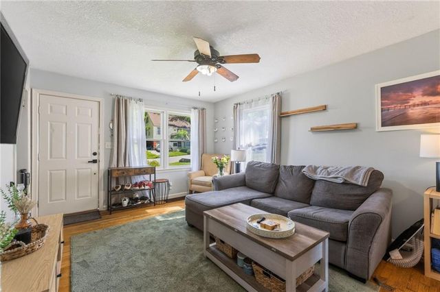 656 Thornton Street, Liberty, MO 64068