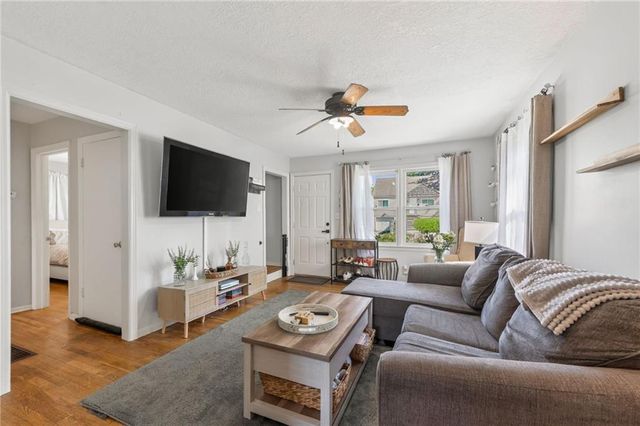 656 Thornton Street, Liberty, MO 64068
