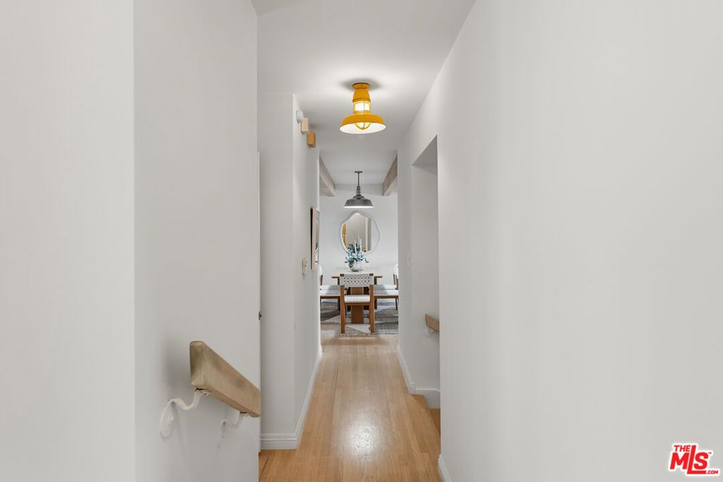 Image 10 of property listing at 958 18th Street 4, Santa Monica, CA 90403