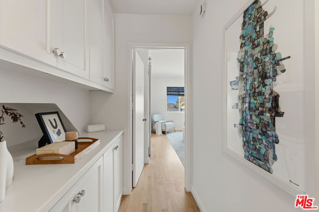 Image 16 of property listing at 958 18th Street 4, Santa Monica, CA 90403