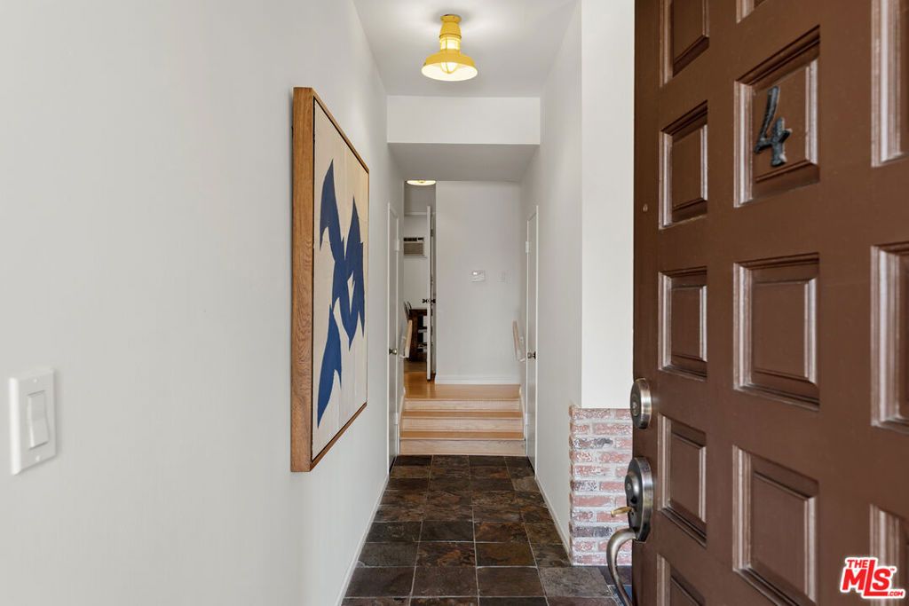 Image 21 of property listing at 958 18th Street 4, Santa Monica, CA 90403
