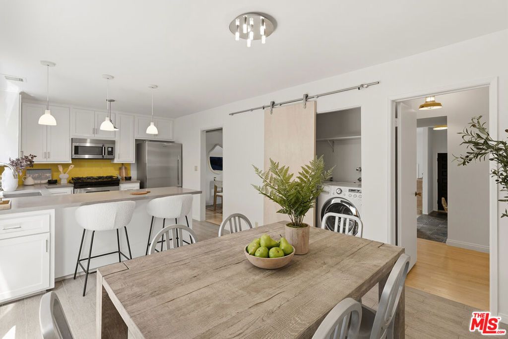 Image 9 of property listing at 958 18th Street 4, Santa Monica, CA 90403