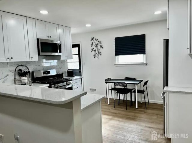 85 Woodrow Avenue, Piscataway, NJ 08854