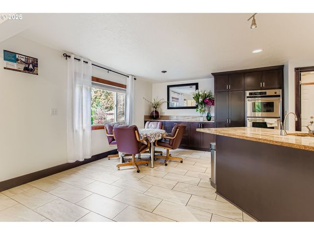 11840 Se TIMBER VALLEY Dr, Happy Valley, OR 97086