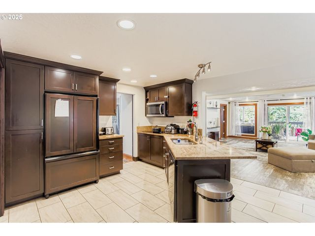 11840 Se TIMBER VALLEY Dr, Happy Valley, OR 97086